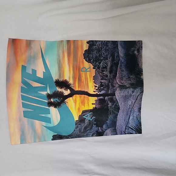 Nike Air graphic tshirt with desert tree logo - Picture 2 of 6